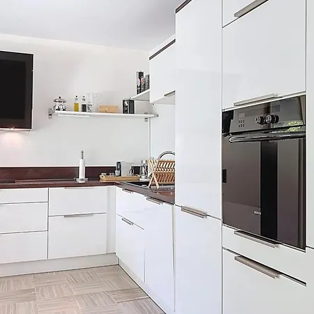 Apartment Private Garden Pool & Tennis 15 Min Walk To Center
