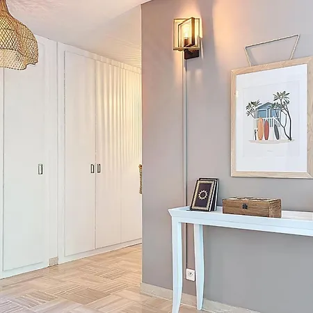 Private Garden Pool & Tennis 15 Min Walk To Center Apartment